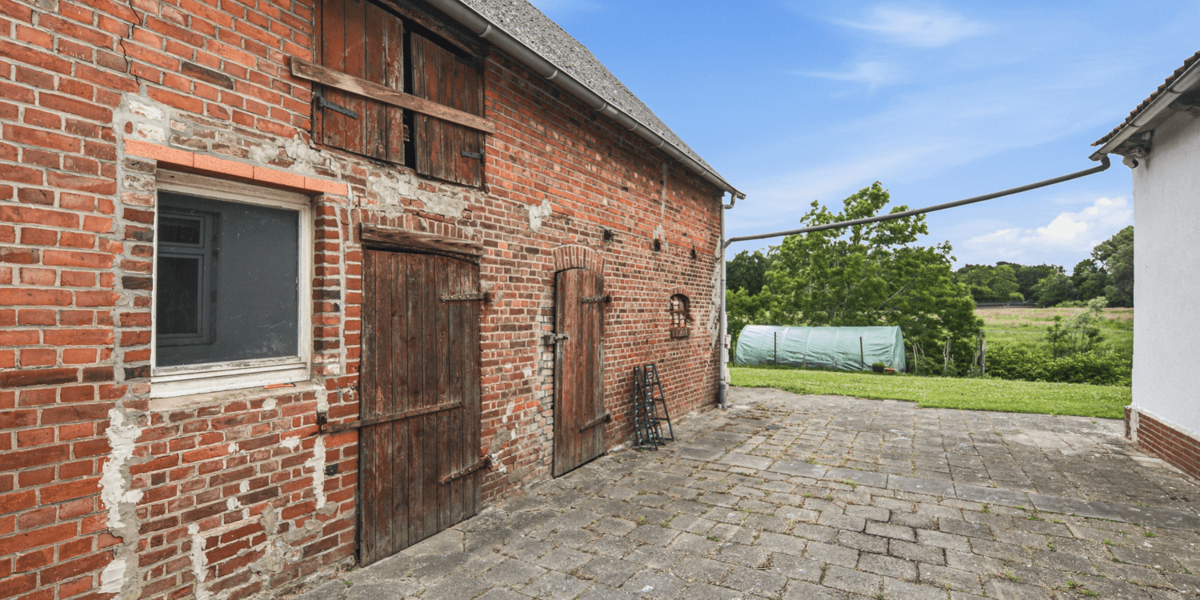 Historisches Mehrfamilienhaus in direkter Flusslage mit großem Entwicklungspotenzial - Mehrfamilienhaus, Wohnhaus Neuhaus (Oste) | Angebot:27225040