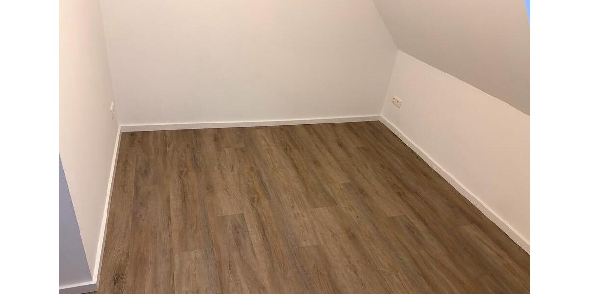 Dachgeschoßwohnung Cuxhaven Groden - 2.5 Zimmer, 50 m&sup2;, 600&euro; | Angebot:25823958