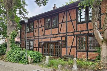 Haus Cuxhaven - 9 Zimmer, 258 m&sup2;, 350.000&euro; | Angebot:24585611