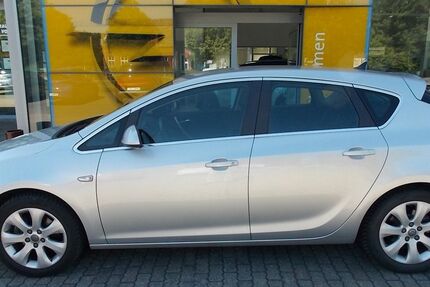 Opel Astra 67.095 km 8.990 &euro; Brunsbüttel 25541