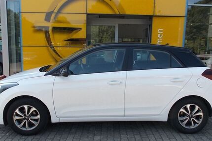 Hyundai i20 73.041 km 9.790 &euro; Brunsbüttel 25541