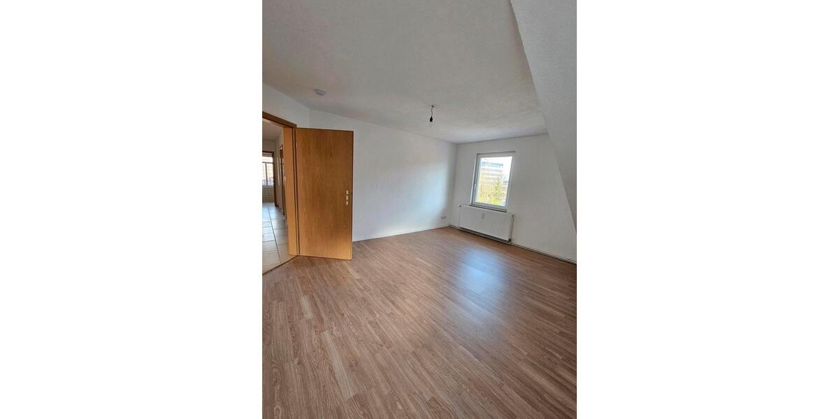 Dachgeschoßwohnung Cuxhaven - 3 Zimmer, 80 m&sup2;, 650&euro; | Angebot:25999992