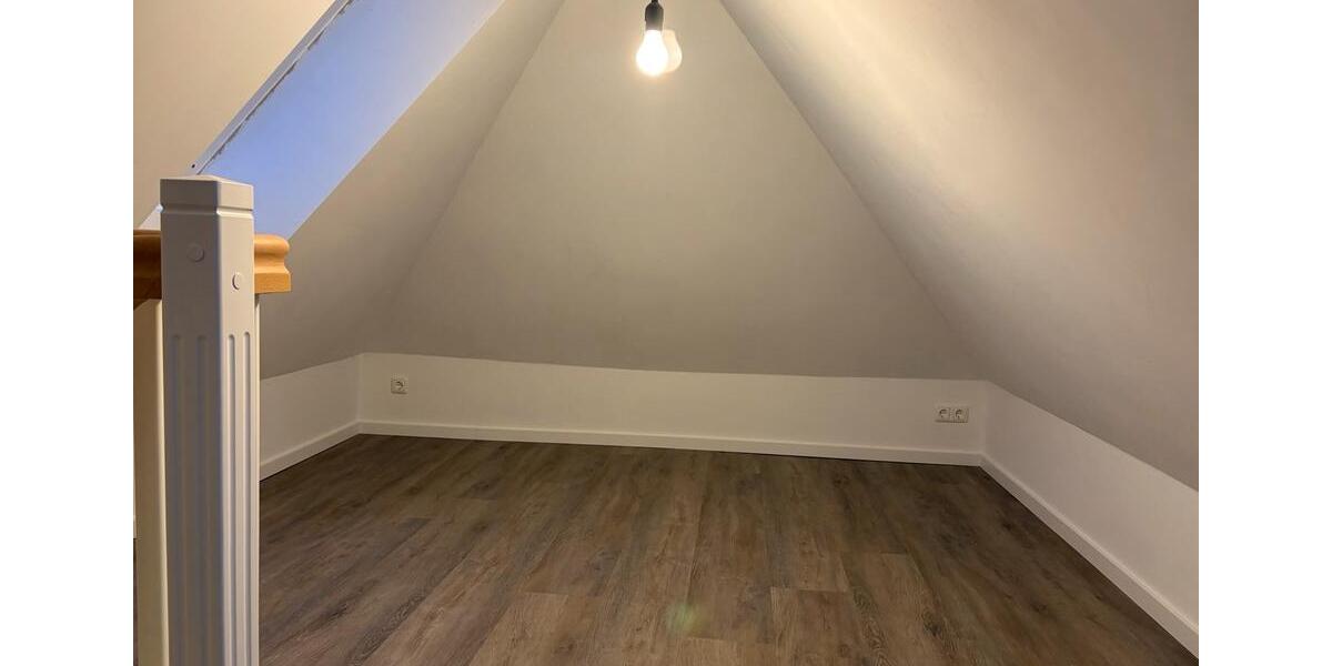 Dachgeschoßwohnung Cuxhaven Groden - 2.5 Zimmer, 50 m&sup2;, 600&euro; | Angebot:25823958