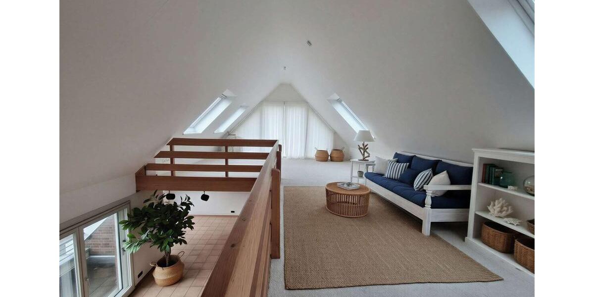 Dachgeschoßwohnung Cuxhaven - 2.5 Zimmer, 135 m&sup2;, 1.118&euro; | Angebot:26004700