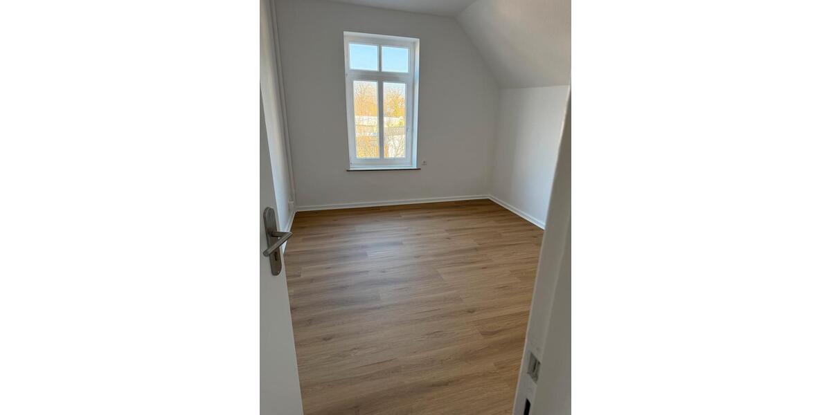 Dachgeschoßwohnung Geestland Bad Bederkesa - 4.5 Zimmer, 90 m&sup2;, 650&euro; | Angebot:25883988