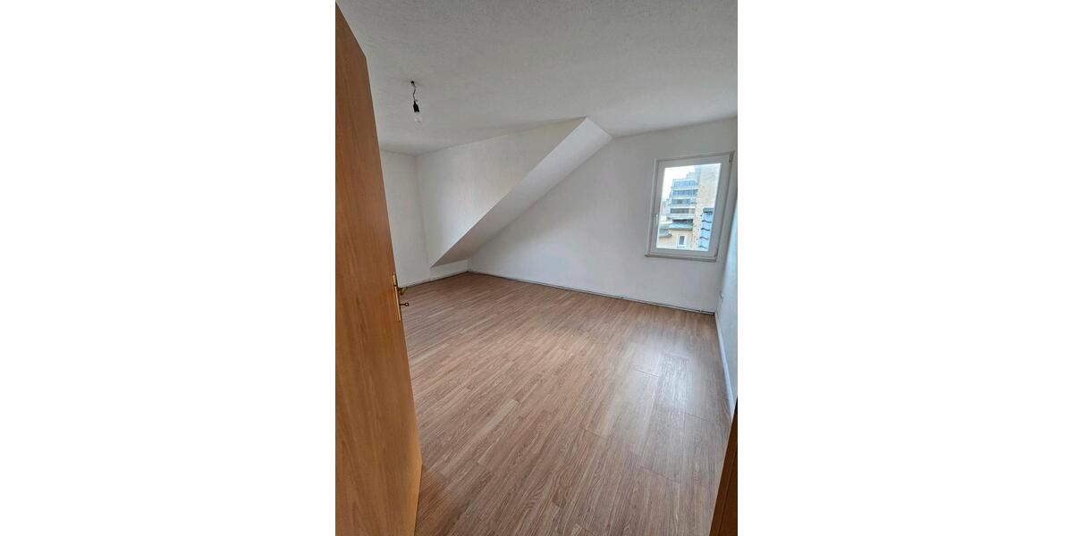 Dachgeschoßwohnung Cuxhaven - 3 Zimmer, 80 m&sup2;, 650&euro; | Angebot:25999992