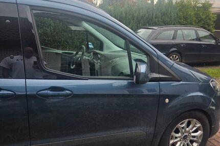 Ford Transit Courier 68.000 km 14.400 &euro; Geestland 27607