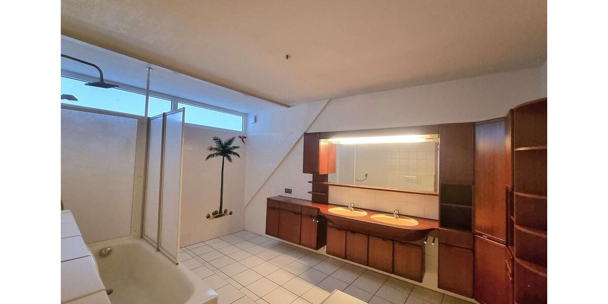 Dachgeschoßwohnung Cuxhaven - 2.5 Zimmer, 135 m&sup2;, 1.118&euro; | Angebot:26004700