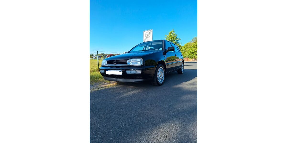 VW Golf 216.000 km 4.900 &euro; Wurster Nordseeküste 27639