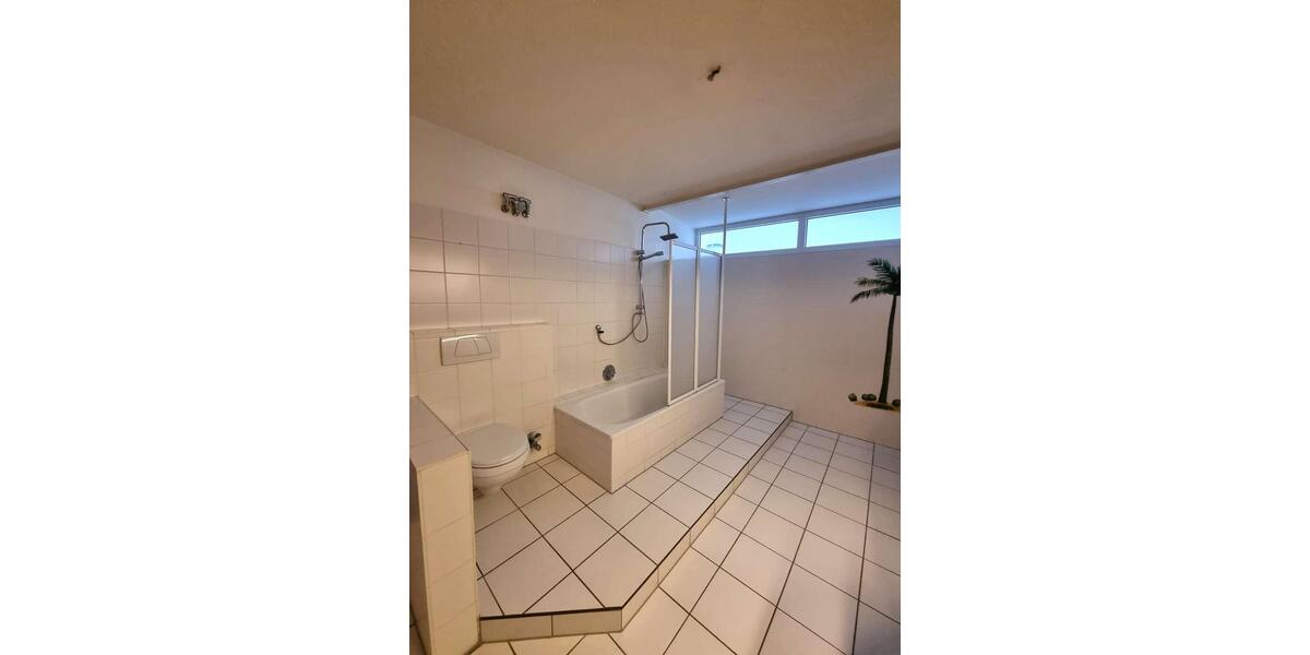 Dachgeschoßwohnung Cuxhaven - 2.5 Zimmer, 135 m&sup2;, 1.118&euro; | Angebot:26004700