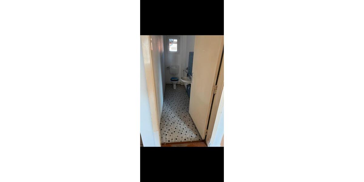 Erdgeschoßwohnung Cadenberge - 7 Zimmer, 160 m&sup2;, 1.120&euro; | Angebot:25427714