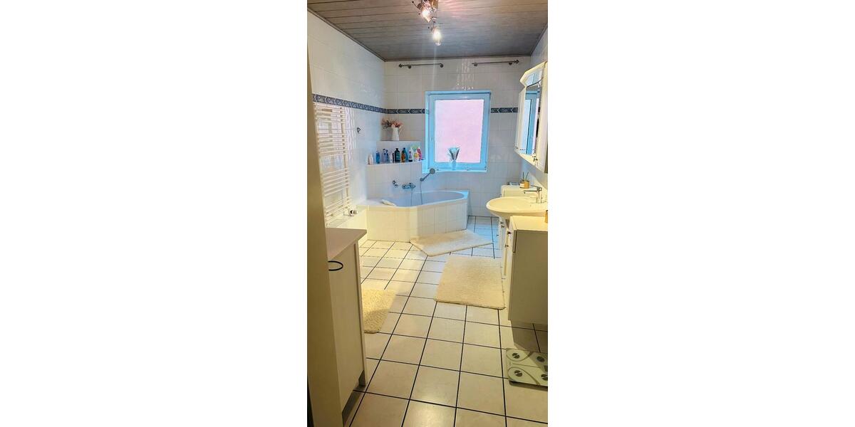 Erdgeschoßwohnung Geestland Bad Bederkesa - 5 Zimmer, 157 m&sup2;, 950&euro; | Angebot:26050338