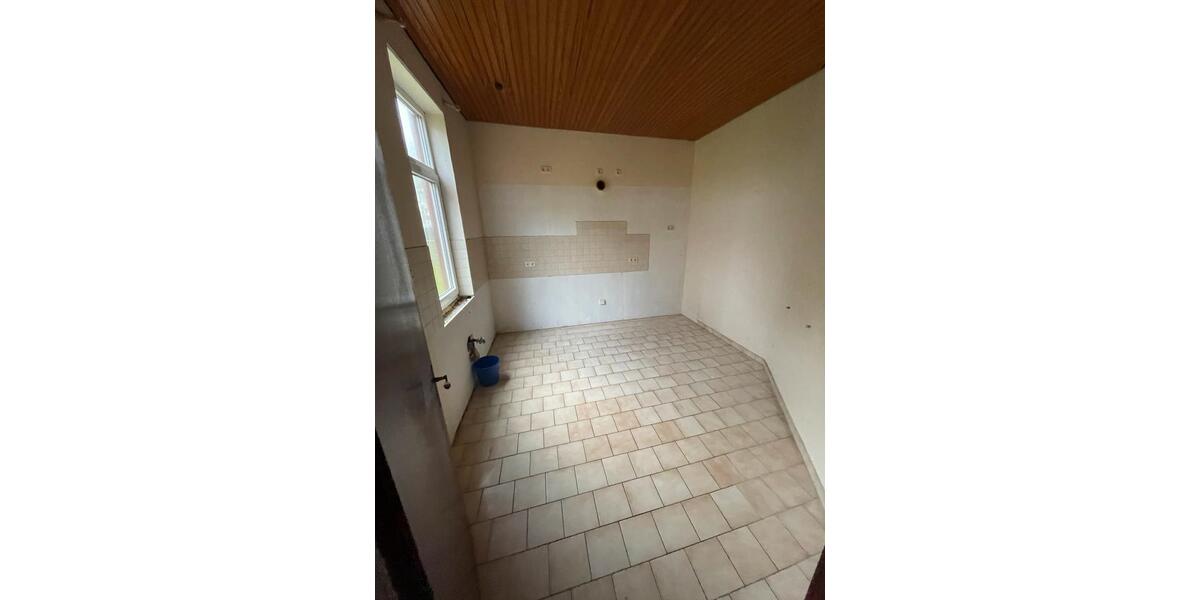 Mehrfamilienhaus, Wohnhaus Bülkau - 10 Zimmer, 280 m&sup2;, 185.000&euro; | Angebot:26041190
