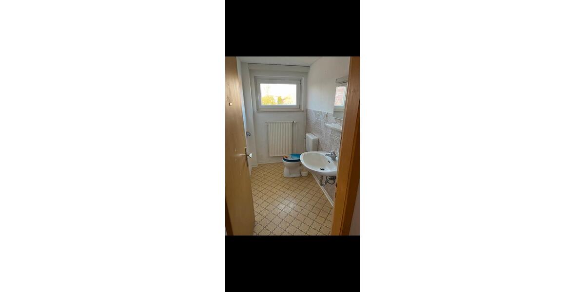 Erdgeschoßwohnung Cadenberge - 7 Zimmer, 160 m&sup2;, 1.120&euro; | Angebot:25427714