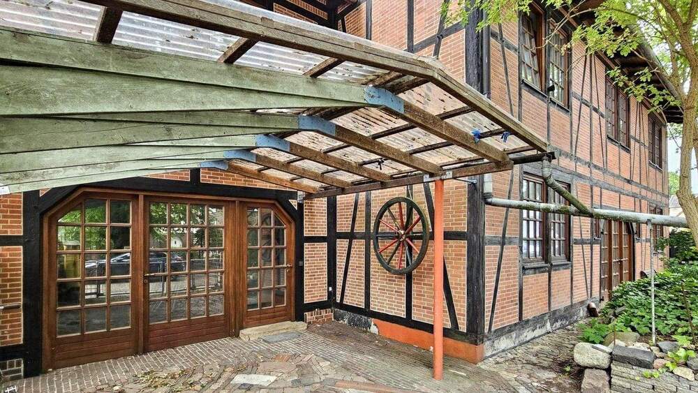 Einfamilienhaus Cuxhaven - 9 Zimmer, 257 m&sup2;, 350.000&euro; | Angebot:25664942