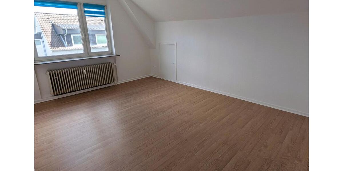 Dachgeschoßwohnung Brunsbüttel - 2.5 Zimmer, 90 m&sup2;, 700&euro; | Angebot:26677019