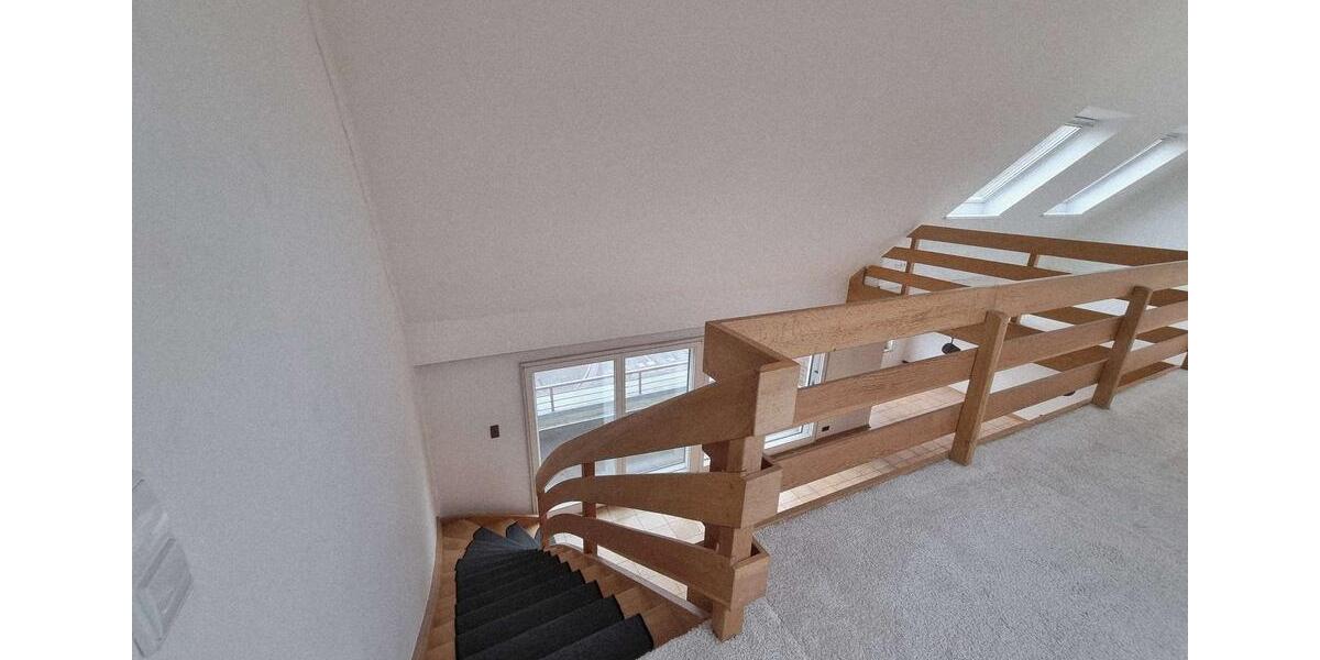 Dachgeschoßwohnung Cuxhaven - 2.5 Zimmer, 135 m&sup2;, 1.118&euro; | Angebot:26004700