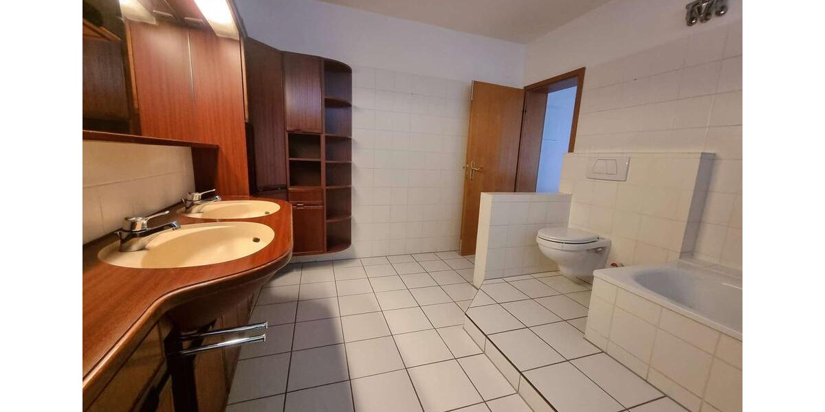 Dachgeschoßwohnung Cuxhaven - 2.5 Zimmer, 135 m&sup2;, 1.118&euro; | Angebot:26004700