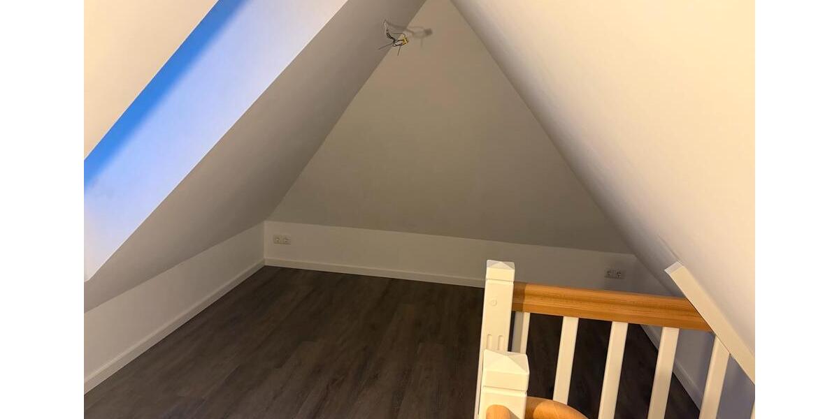 Dachgeschoßwohnung Cuxhaven Groden - 2.5 Zimmer, 50 m&sup2;, 600&euro; | Angebot:25823958