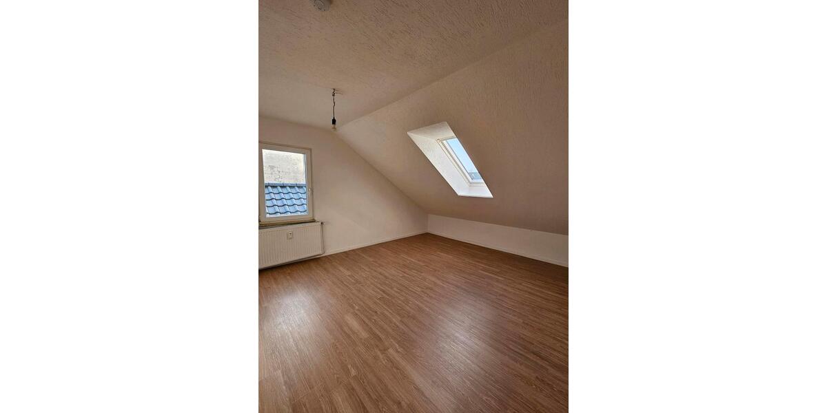 Dachgeschoßwohnung Cuxhaven - 3 Zimmer, 80 m&sup2;, 650&euro; | Angebot:25999992