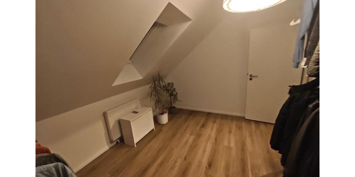 Dachgeschoßwohnung Cuxhaven - 3 Zimmer, 62 m&sup2;, 770&euro; | Angebot:25547941