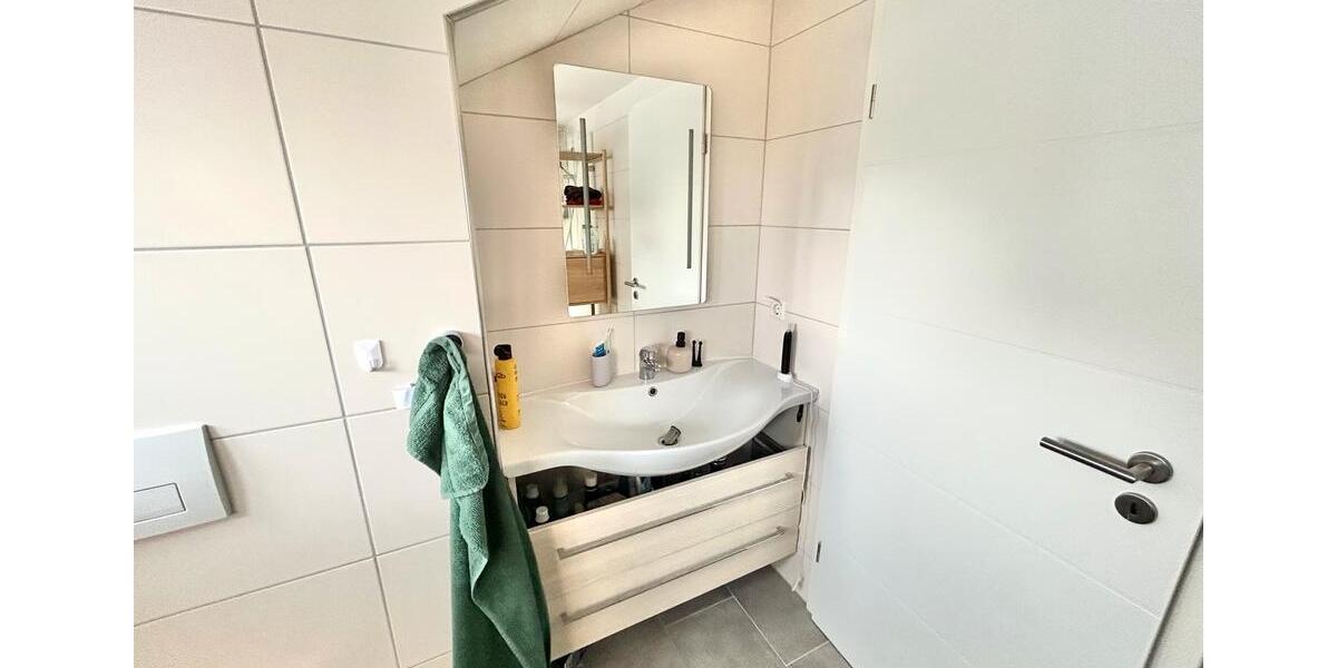 Dachgeschoßwohnung Geestland - 3 Zimmer, 88 m&sup2;, 690&euro; | Angebot:24551411