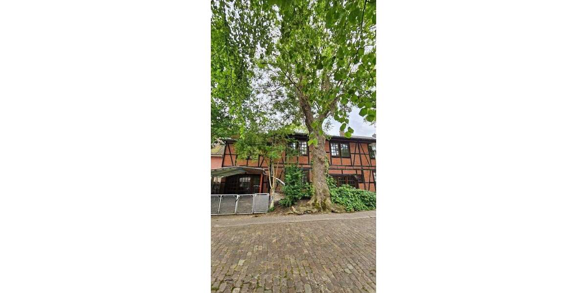 Einfamilienhaus Cuxhaven - 9 Zimmer, 257 m&sup2;, 350.000&euro; | Angebot:25664942