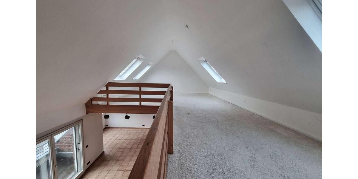 Dachgeschoßwohnung Cuxhaven - 2.5 Zimmer, 135 m&sup2;, 1.118&euro; | Angebot:26004700