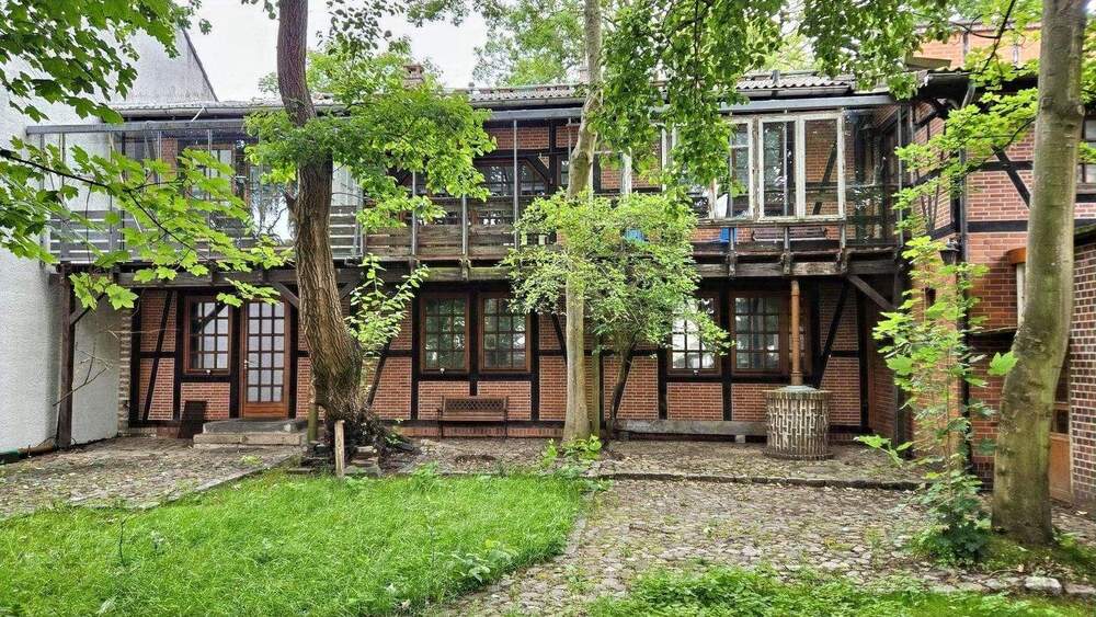 Einfamilienhaus Cuxhaven - 9 Zimmer, 257 m&sup2;, 350.000&euro; | Angebot:25664942